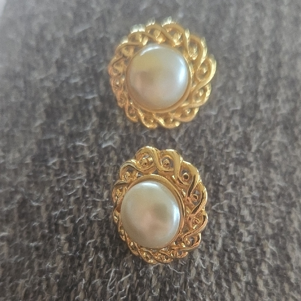 Elegant Gold and Cream Earrings